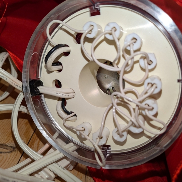 Elegant Red Angel Tree Topper 10 Inch Pre-owned - Picture 5 of 11